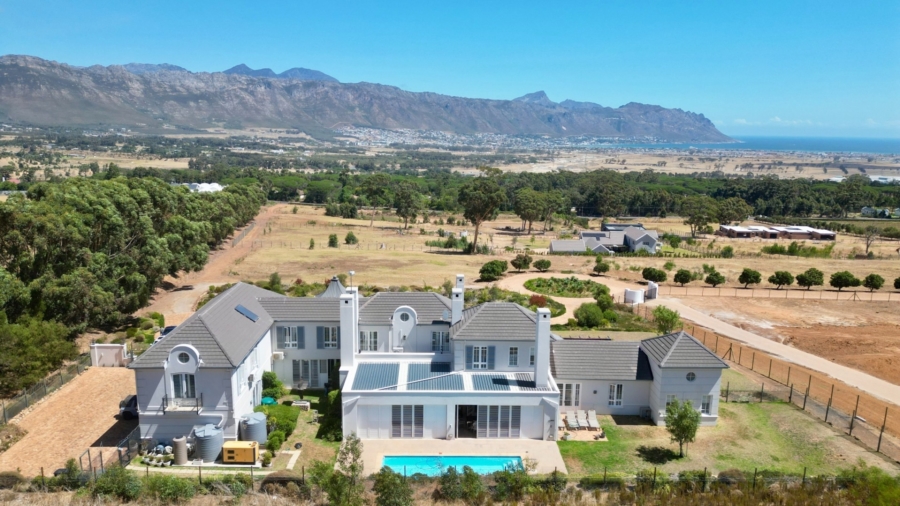 5 Bedroom Property for Sale in Sir Lowrys Pass Village Western Cape